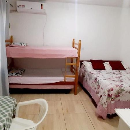 Kitnet S2 Em Torres-Rs - Na Mais Bela Praia Gaucha - Cozinha - Banheiro - Ar Condicionado - Tv Smart 32' - Wi-Fi - Estacionamento - Anfitria Superhost No Bnb מראה חיצוני תמונה