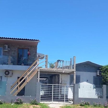 Kitnet S2 Em Torres-Rs - Na Mais Bela Praia Gaucha - Cozinha - Banheiro - Ar Condicionado - Tv Smart 32' - Wi-Fi - Estacionamento - Anfitria Superhost No Bnb מראה חיצוני תמונה