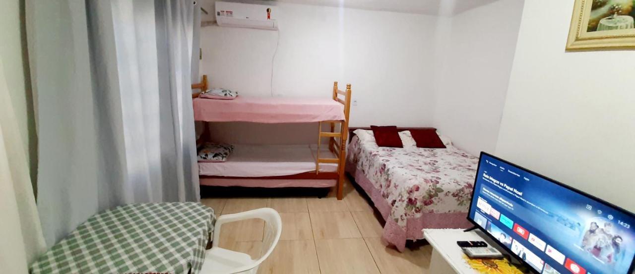 Kitnet S2 Em Torres-Rs - Na Mais Bela Praia Gaucha - Cozinha - Banheiro - Ar Condicionado - Tv Smart 32' - Wi-Fi - Estacionamento - Anfitria Superhost No Bnb מראה חיצוני תמונה