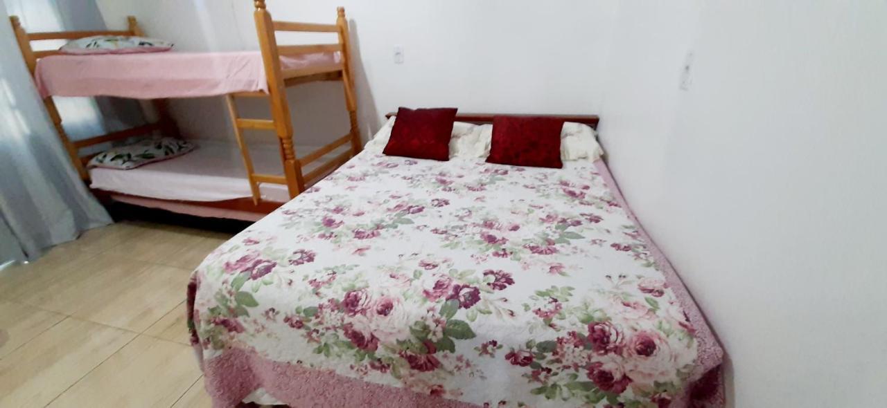 Kitnet S2 Em Torres-Rs - Na Mais Bela Praia Gaucha - Cozinha - Banheiro - Ar Condicionado - Tv Smart 32' - Wi-Fi - Estacionamento - Anfitria Superhost No Bnb מראה חיצוני תמונה